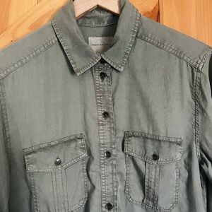 American Eagle Women's Small‎ Light Green Long Sleeve Button Up Shirt Lyocell